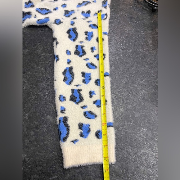 Cheetah Print Sweater - Size Large - Picture 9 of 10